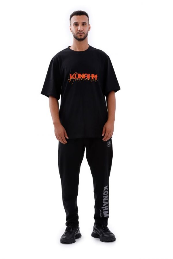 black unisex t-shirt
